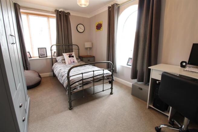 BEDROOM 4