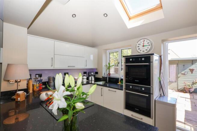 3 bed House for sale Image 10