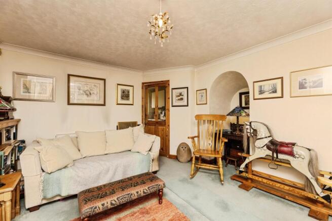 3 bed Semi-Detached for sale Image 3
