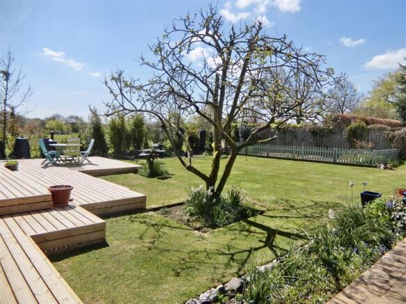 Landscaped Rear Gard