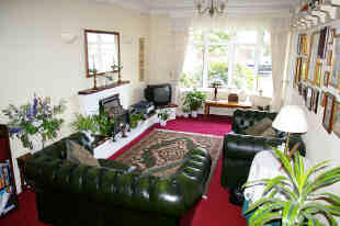 LOUNGE / DINING ROOM