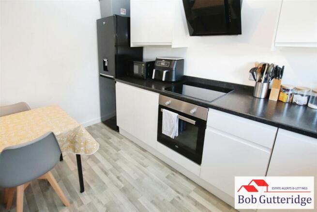 FITTED KITCHEN