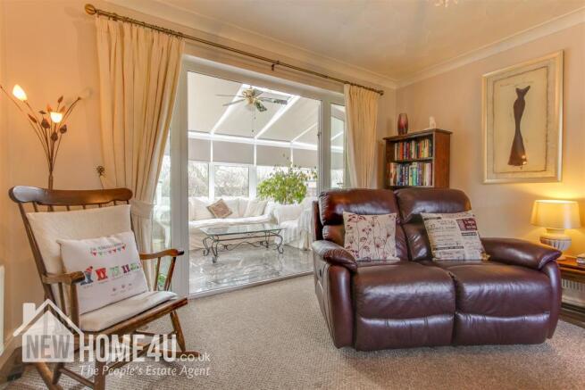 LOUNGE: