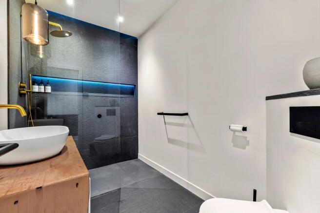 2 bed Flat for sale Image 12
