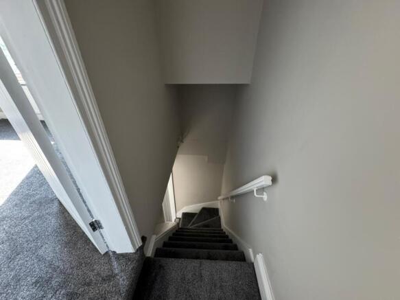 2 bed Terraced to rent Image 8