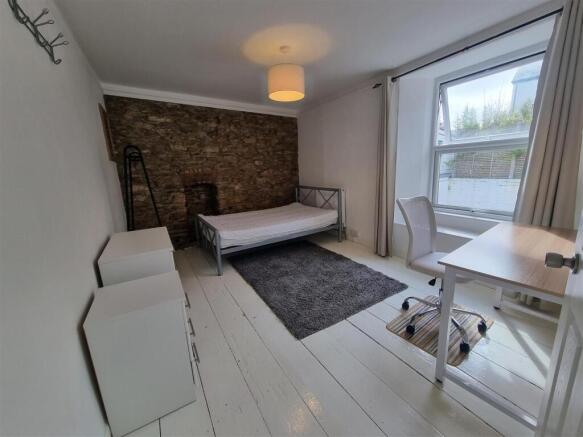 BEDROOM 2.jpg