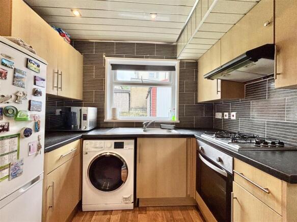 3 bed Semi-Detached for sale Image 4
