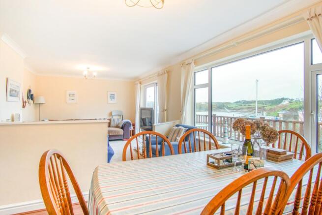 Dining area/lounge