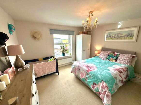 3 bed Semi-Detached for sale Image 7