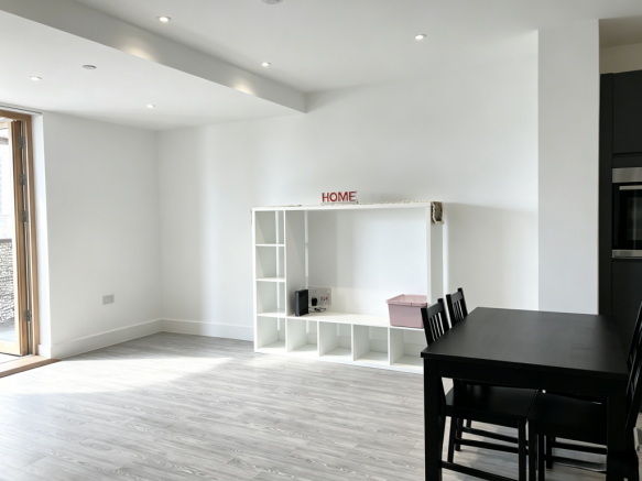 Starling Court, London photo 4