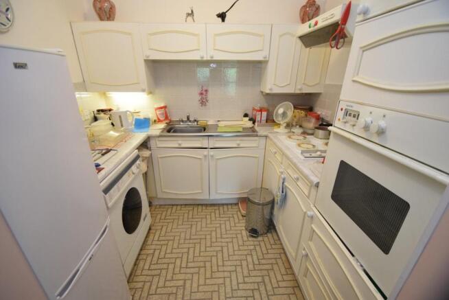 40 Fairfield Lodge kitchen Use.JPG