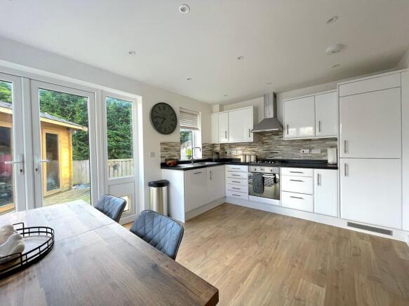 Kitchen/Dining Room (1)