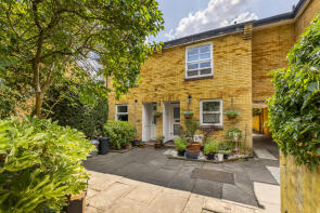 25, Holm Oak Close, London SW15 2UN
