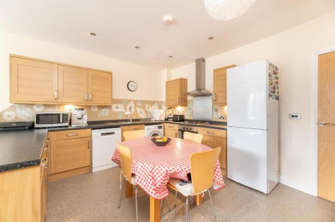 2 bed Apartment for sale Image 6