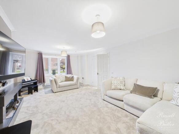 CAM01995G0-PR0407-STILL012