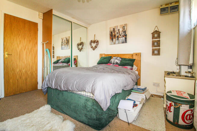 bedroom..JPG