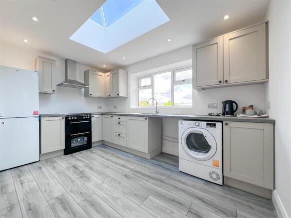 Kitchen / Dining Area