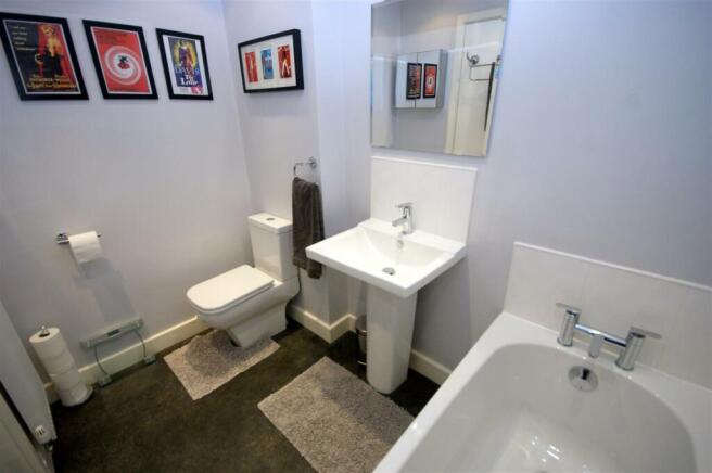 Main bathroom.JPG
