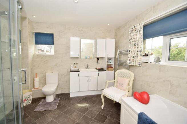 BATH/SHOWER ROOM