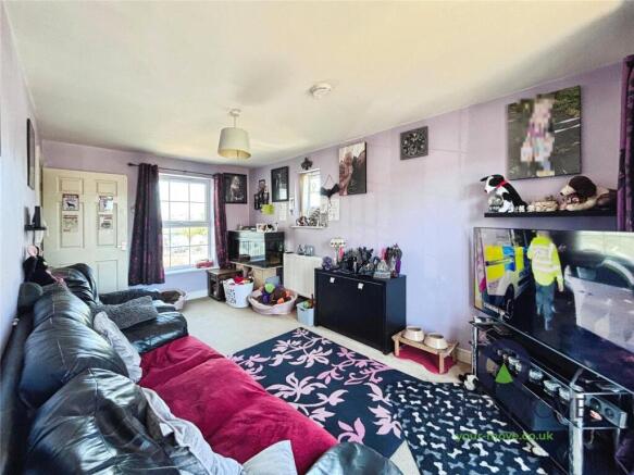 2 bed Flat for sale Image 4