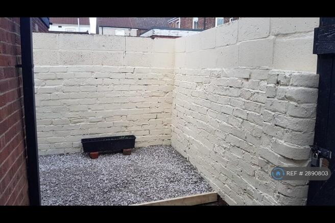 2 bed Terraced to rent Image 12
