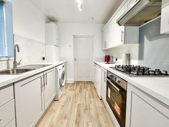 Oswin Avenue, Forest Hall, Newcastle upon Tyne, NE12 photo 4