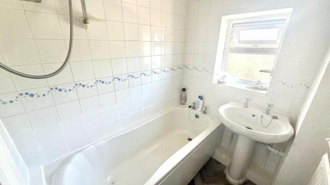 3 bed Apartment to rent Image 7