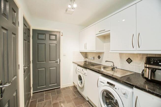 6 bed Detached for sale Image 10