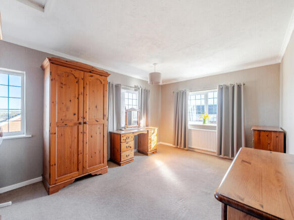 4 bed Detached for sale Image 8