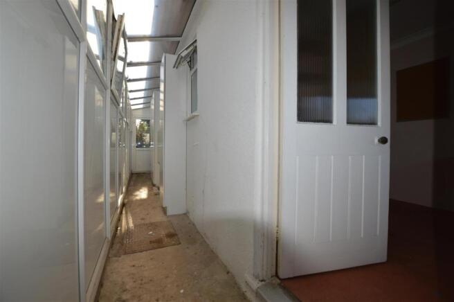 COVERED SIDE WAY