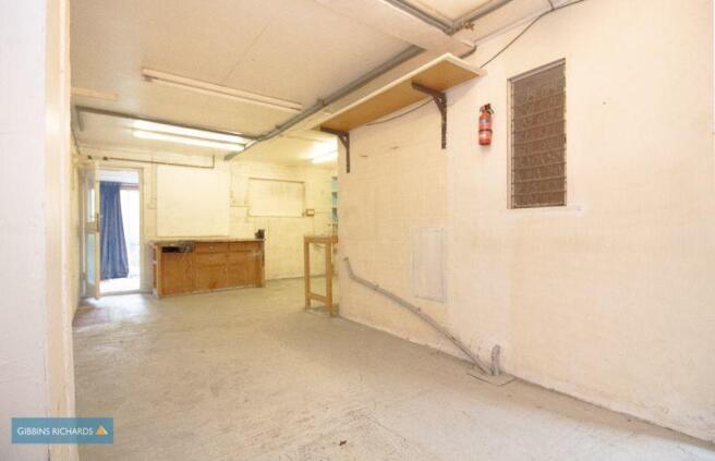 Garage/Workshop