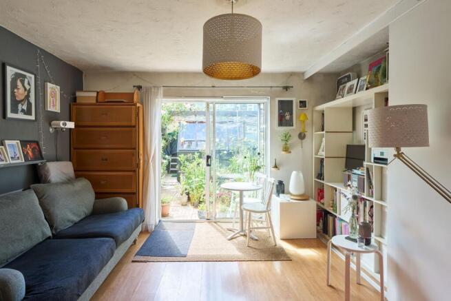 Jackson Close E9