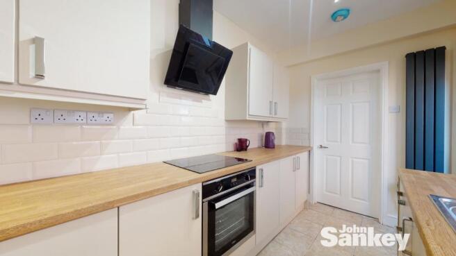 Kitchen 2.jpg
