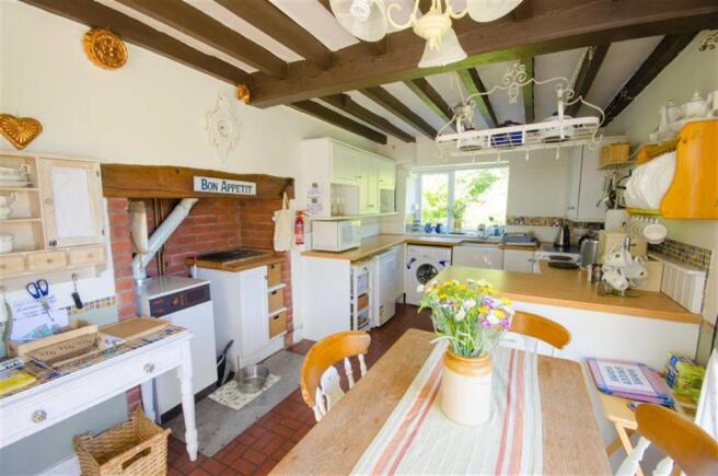 KITCHEN/DINING ROOM