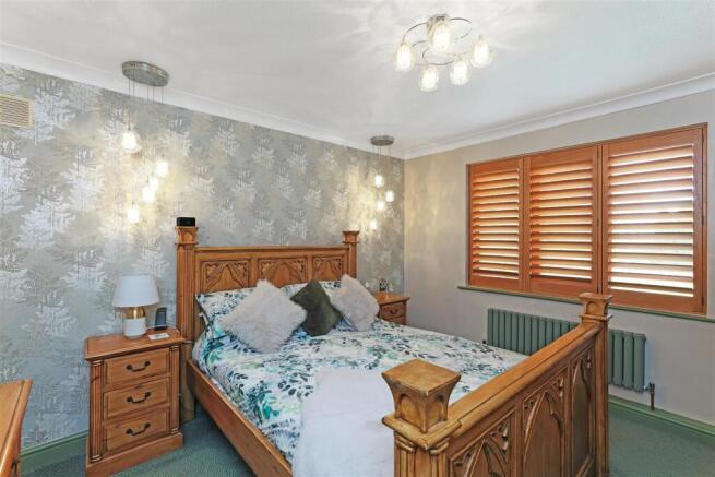 4 bed Detached for sale Image 9
