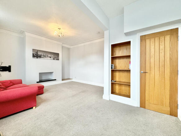 2 bed Terraced to rent Image 4