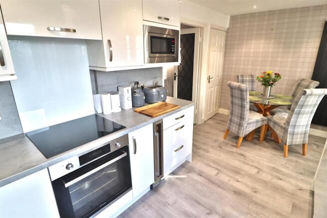 OPEN PLAN DINING KITCHEN