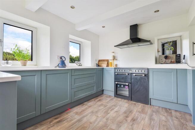6- Kitchen.jpg