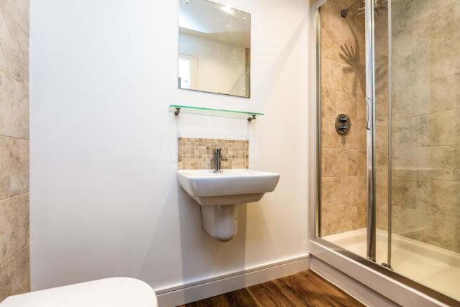 2 bed Apartment to rent Image 11