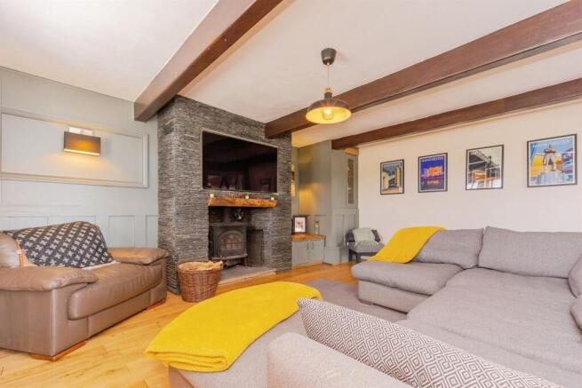 6 bed Detached for sale Image 4
