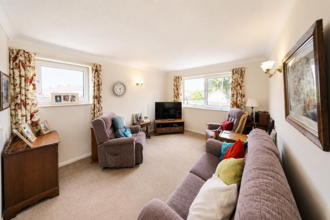 2 bed Flat for sale Image 5