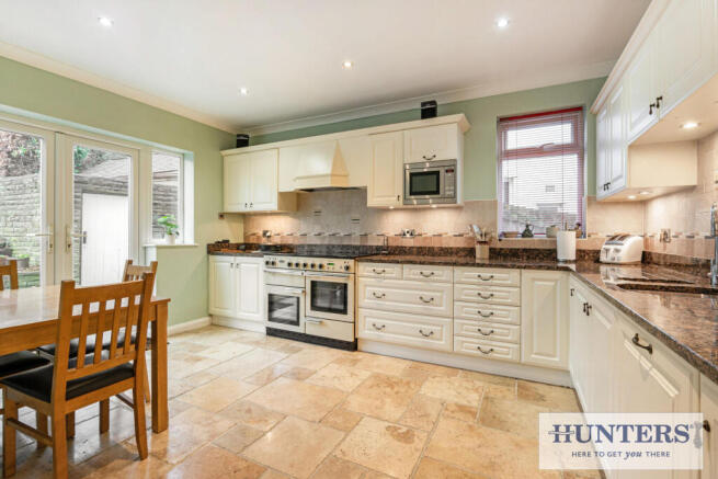4 bed Semi-Detached for sale Image 4