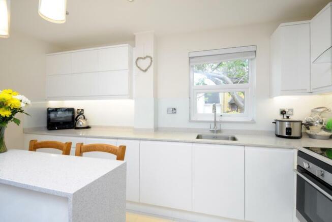 Hyacinth Close, Hampton, TW12 - View 6
