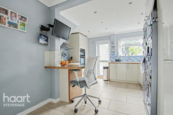 Broadwater Crescent, Stevenage photo 4