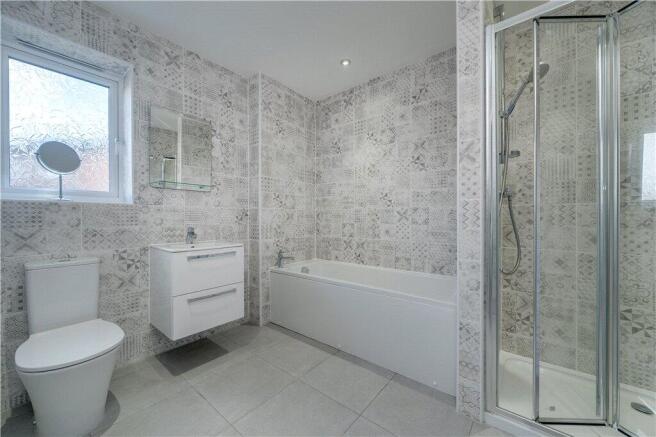 5 bed Detached for sale Image 11