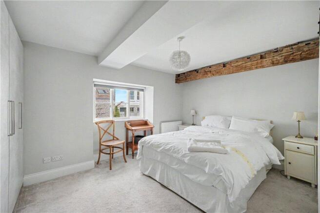 5 bed Semi-Detached for sale Image 10