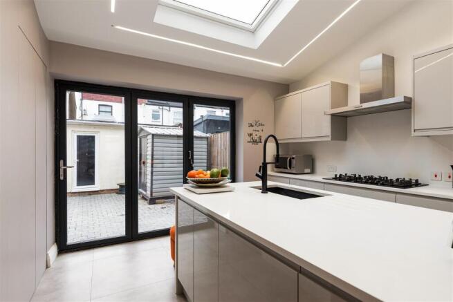 Jewel Road, E17