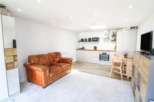 4 bed Semi-Detached for sale Image 9