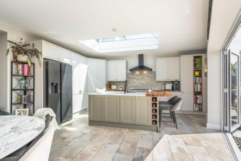 Doric Avenue, Southborough, Tunbridge Wells (with roof solar panels)