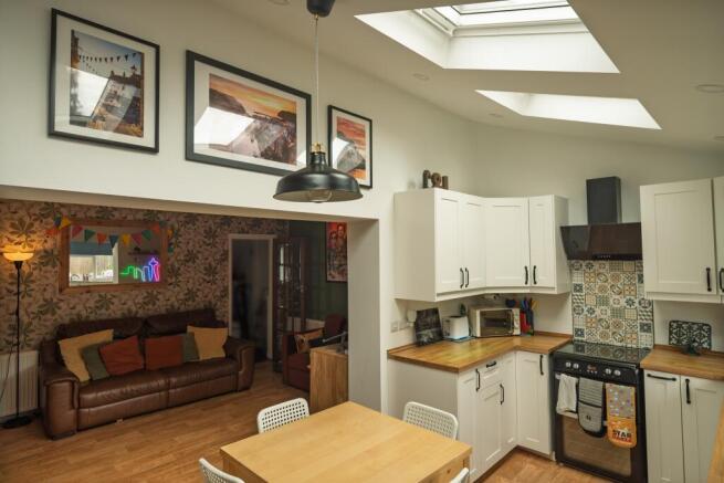 4 bed Semi-Detached for sale Image 8